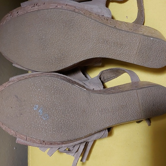 Minnetonka Size 6 Cork wedge fringe - Picture 3 of 7